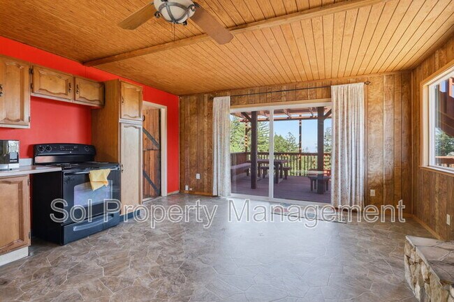 Foto del edificio - 1005 Summit Rd