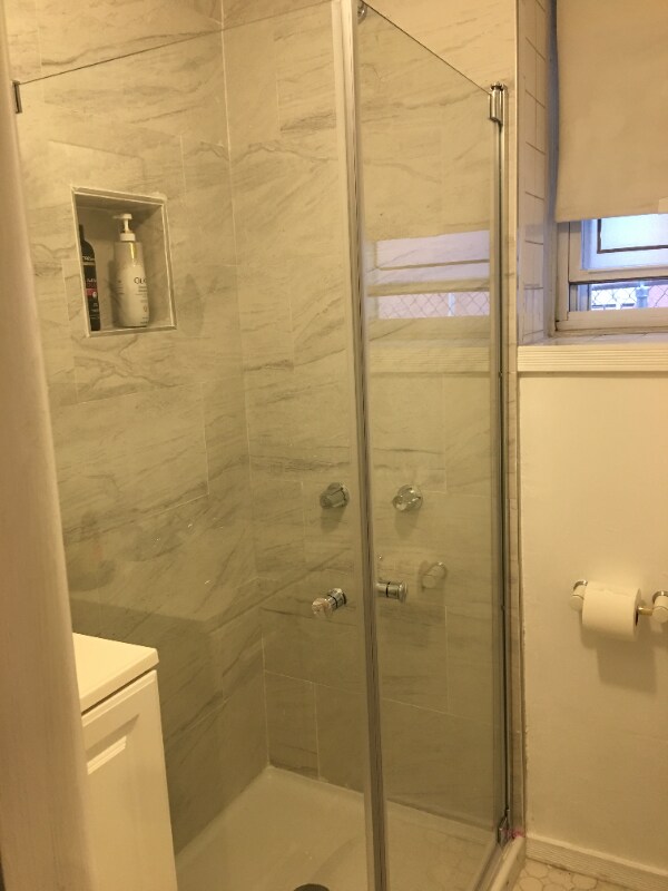 Foto del edificio - 2566 Pearsall Ave