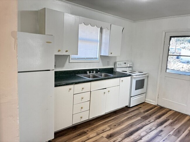 Foto del edificio - Updated 2BR Home with Large Yard in Batesburg