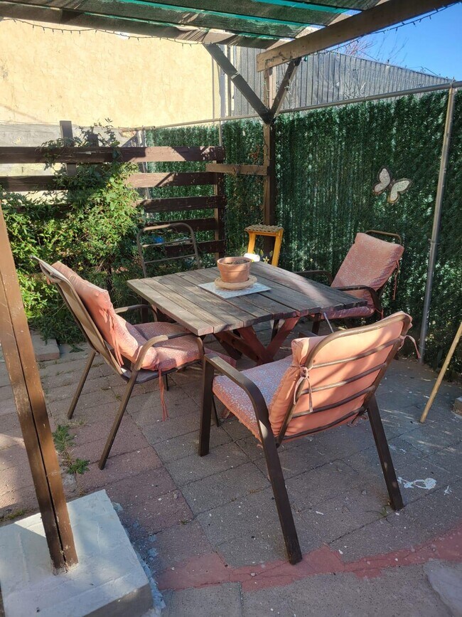 Foto del edificio - 2801 Aurora Ave