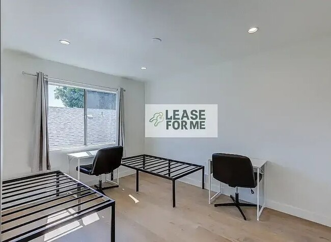 Foto del edificio - 1279 W 38th St