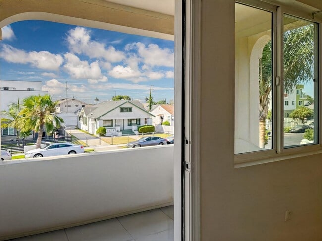 603 1/2 W 49th St, Los Angeles, CA 90037 - 603 1/2 W 49th St