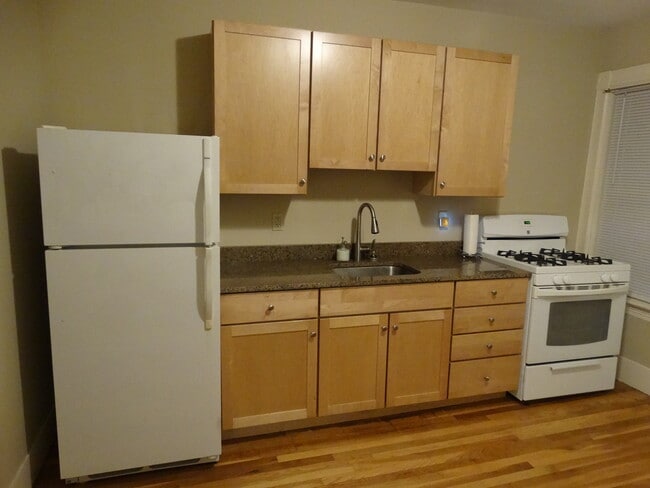 Building Photo - 206 Jewett St