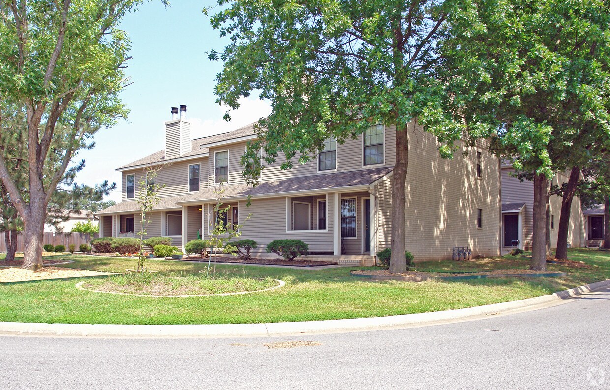 Building Photo - 302 Fairway Cir