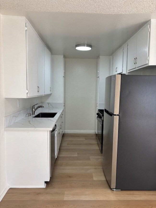 Foto del interior - 4338 Mammoth Ave Apts