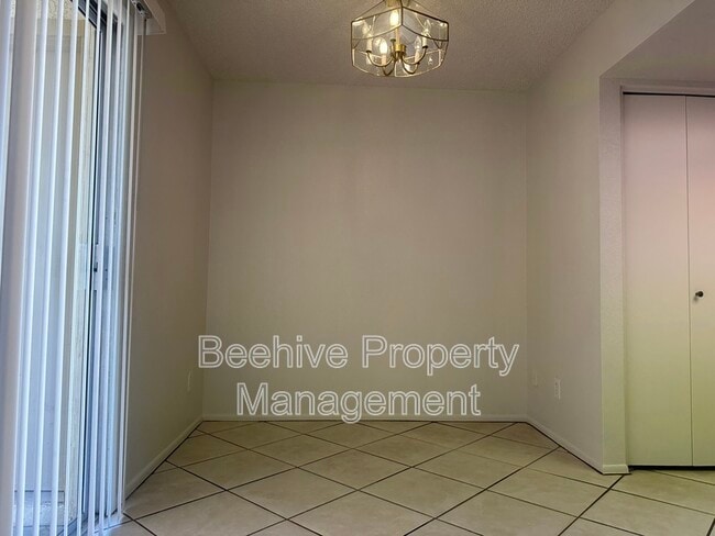 Foto del edificio - 1342 W Emerald Ave