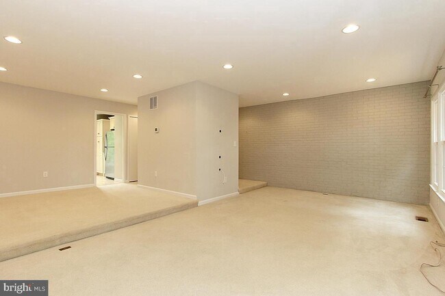 Building Photo - 2874 Sutton Oaks Ln