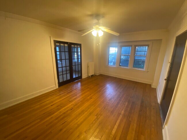 Foto del edificio - 3415 N Oakland Ave