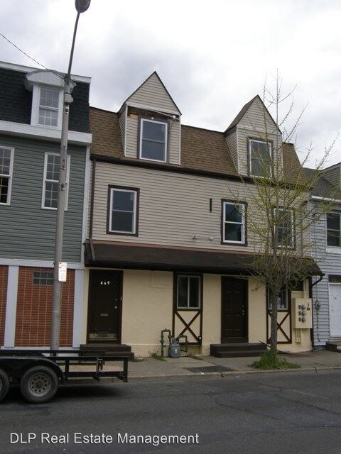 Foto del edificio - 469 S Main St