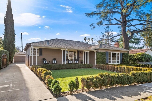 Building Photo - 1185 Crescent Dr