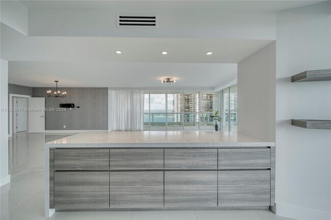 Building Photo - 2127 Brickell Ave