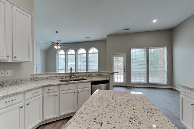 Foto del edificio - 11414 Oak Lake Glen Cir