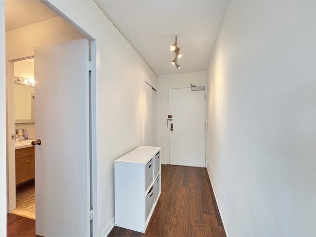 Foto del edificio - 3550 N Lake Shore Dr