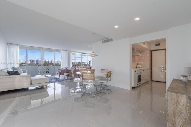 Foto del edificio - 9101 E Bay Harbor Dr