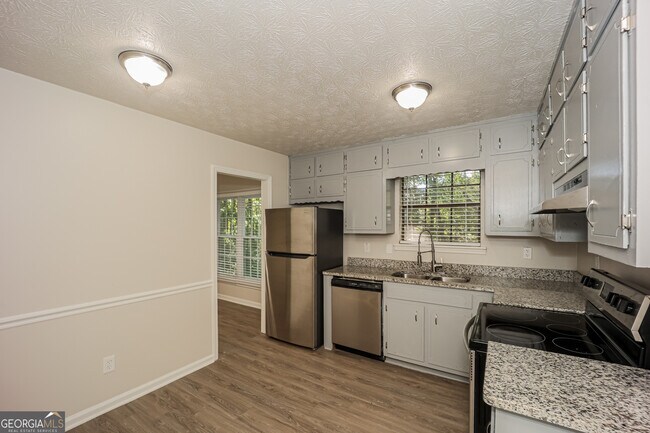 Foto del edificio - 140 Hunt Ridge Dr