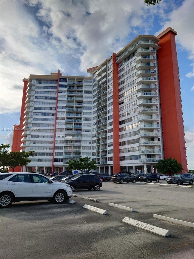 Building Photo - 1351 NE Miami Gardens Dr