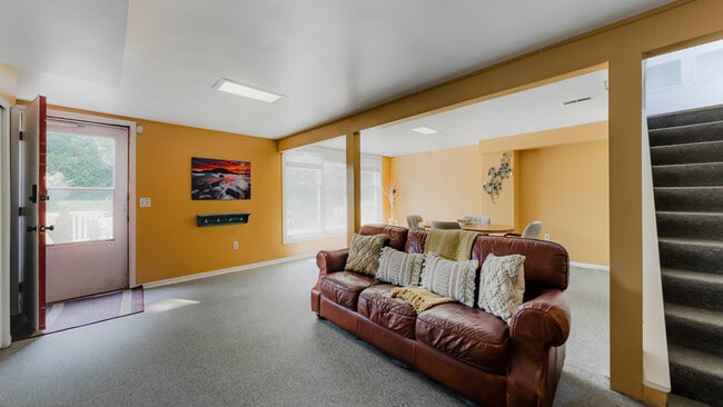 Building Photo - 5099 Wardcliff Dr