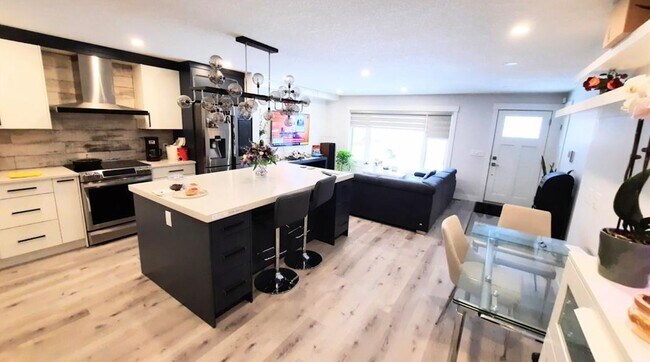 Building Photo - 2019-2045 45 St SE