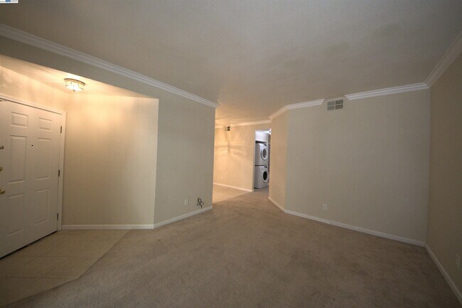 Building Photo - 577 Shadow Dance Dr