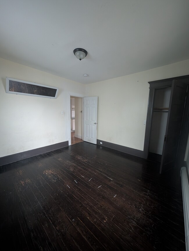 Room 1 - 406 Gregory St