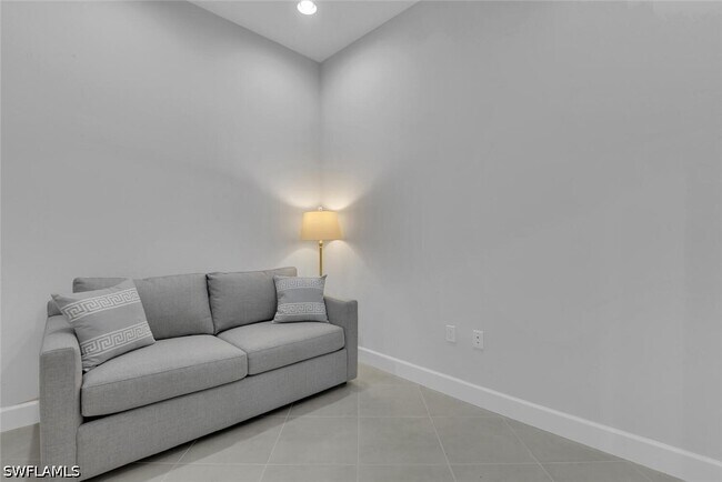 Foto del edificio - 7124 Saona CT
