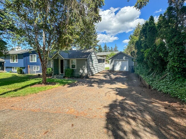 Building Photo - Single Level South Salem Home, Larger Yard...