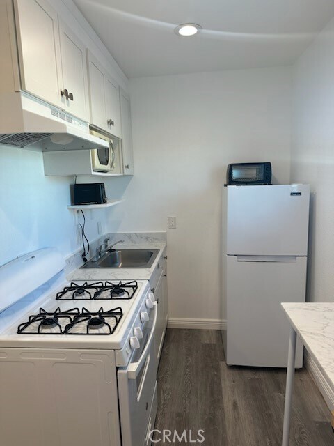 Foto del edificio - 9282 Blanchard Ave