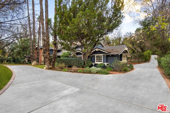 Building Photo - 5255 Round Meadow Rd