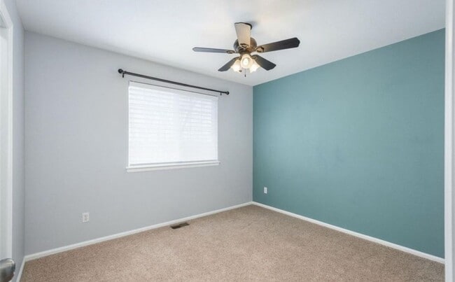 Building Photo - Spacious 5 BR House in Aurora