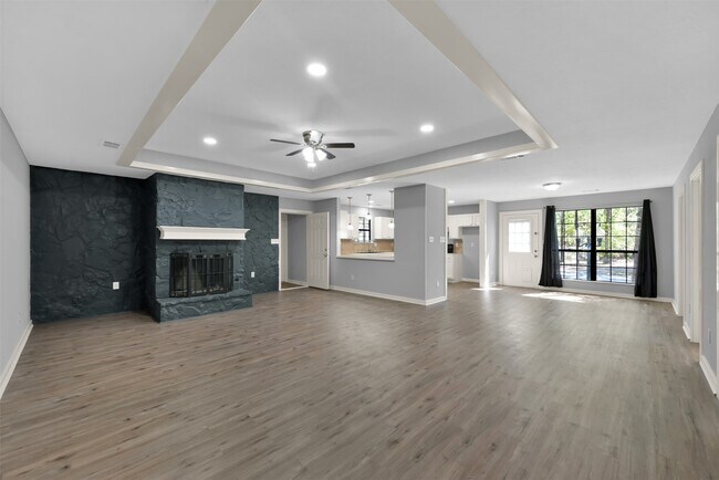 Building Photo - 15876 Pecan Dr