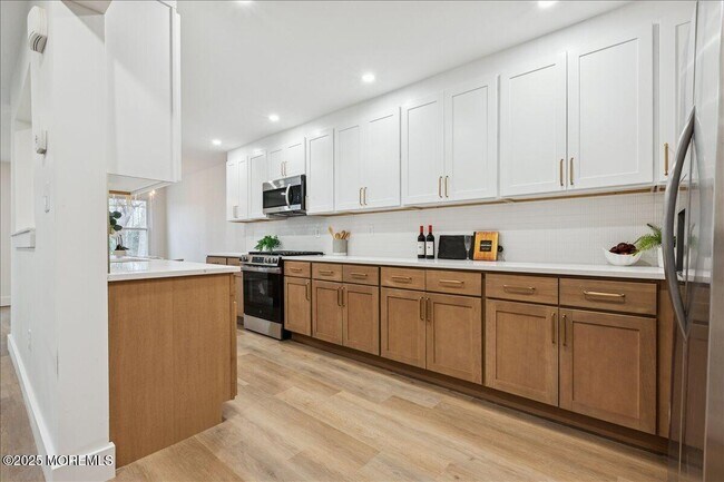 Building Photo - 18 Oak Knl Dr