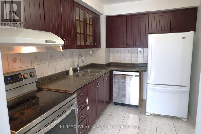 Building Photo - 830 Stainton Dr