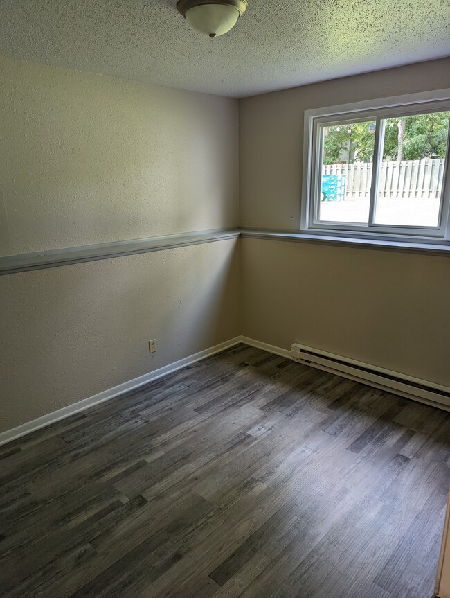 Foto del edificio - 708 Great Plains Ct