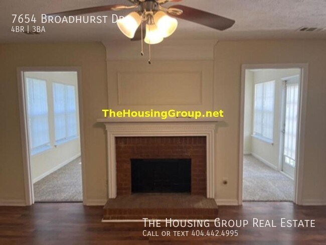 Building Photo - Spacious 3 Bedroom