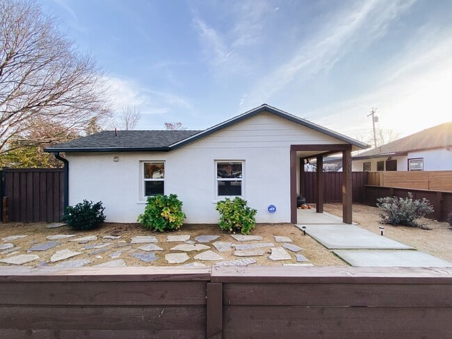 Beautiful 3/1 with gated driveway in Colonial Heights! - Beautiful 3/1 with gated driveway in Colonial Heights! House