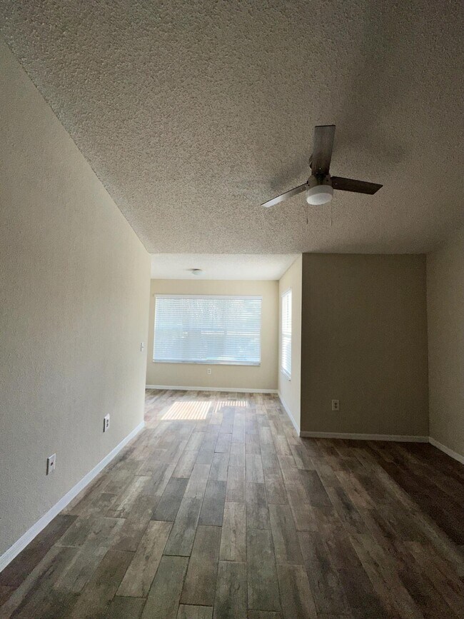 Foto del edificio - 1401 Village Blvd