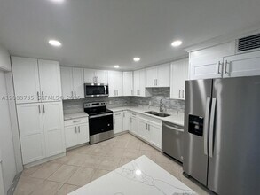 Building Photo - 501 SW 11th Pl
