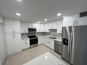 Building Photo - 501 SW 11th Pl