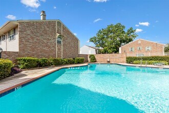 Building Photo - 2107 Lander Ln