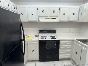 Building Photo - 9450 Live Oak Pl