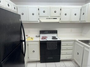 Building Photo - 9450 Live Oak Pl