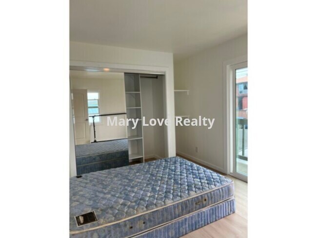 Foto del edificio - Multifamily Home - Upstairs Unit 2 Bed 1 Bath