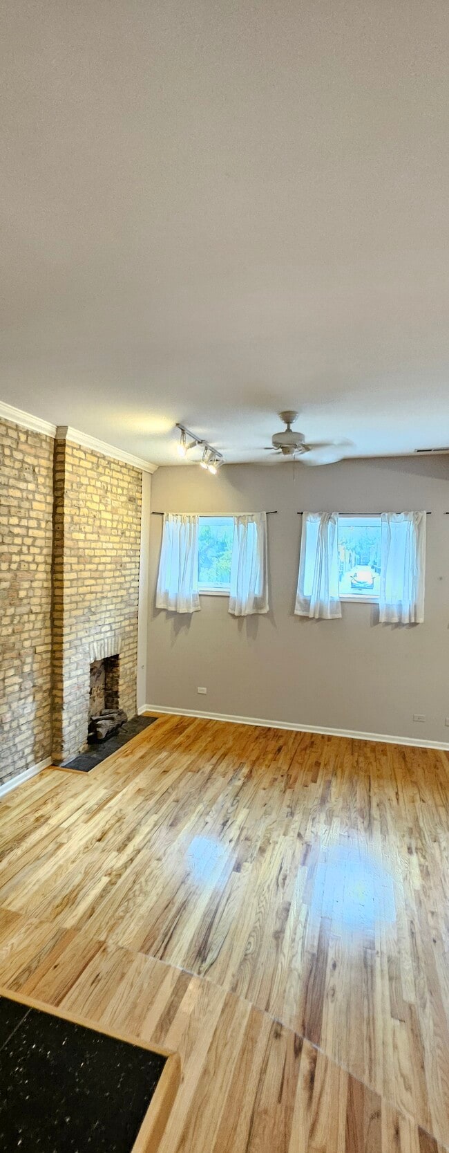 Building Photo - 529 N Ashland Ave