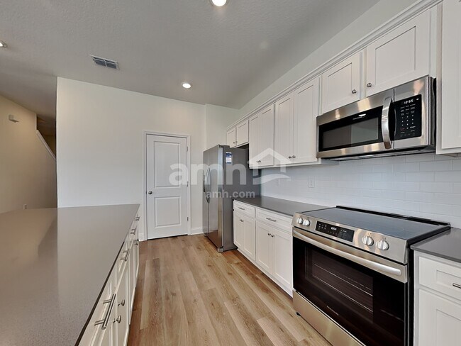 Foto del edificio - 3710 Lk Blf Lp