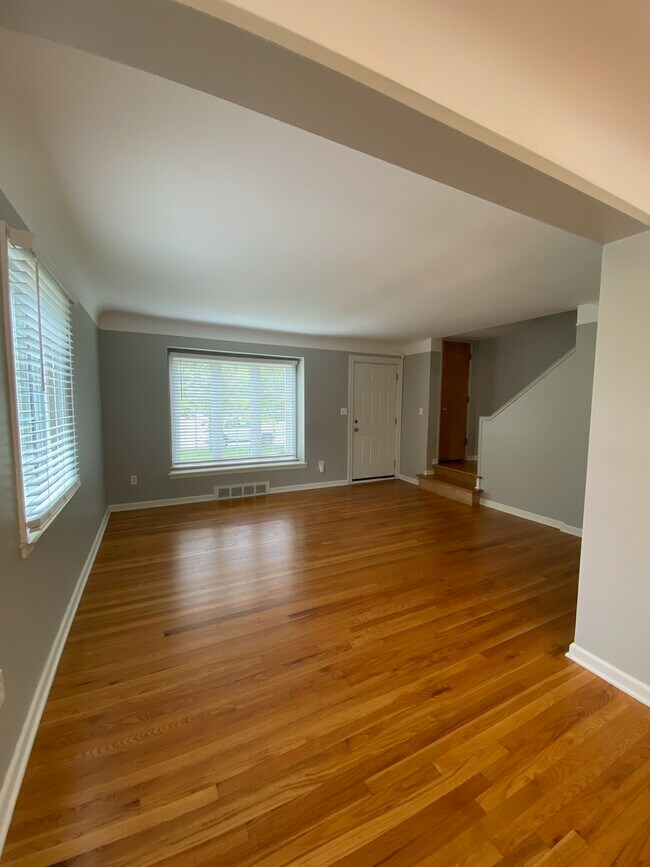 Sala y comedor - 2534 Oliver Rd