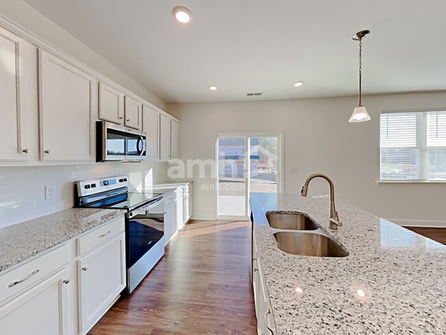 Building Photo - 3247 Brierhill Rd