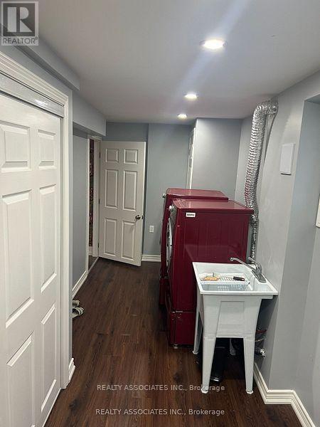 Photo du bâtiment - 843 Sparrow Rd