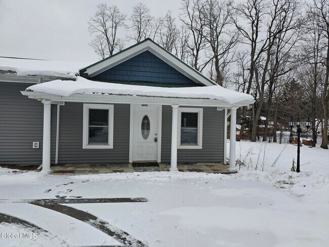 Foto del edificio - 489 Grooms Rd