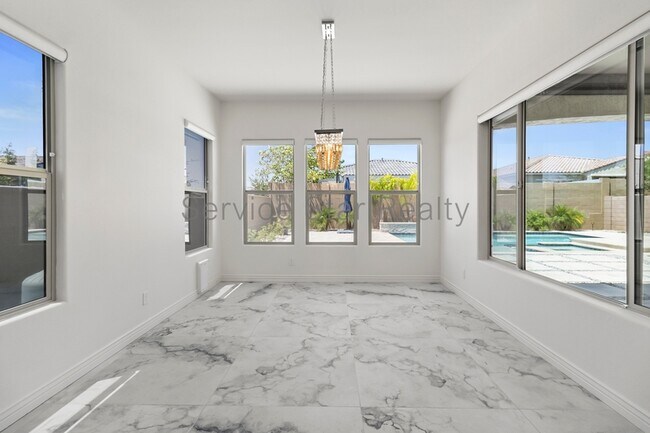 Foto del edificio - 10704 Tarragon Ave