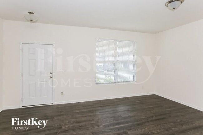 Foto del edificio - 7120 Wheyfield Dr